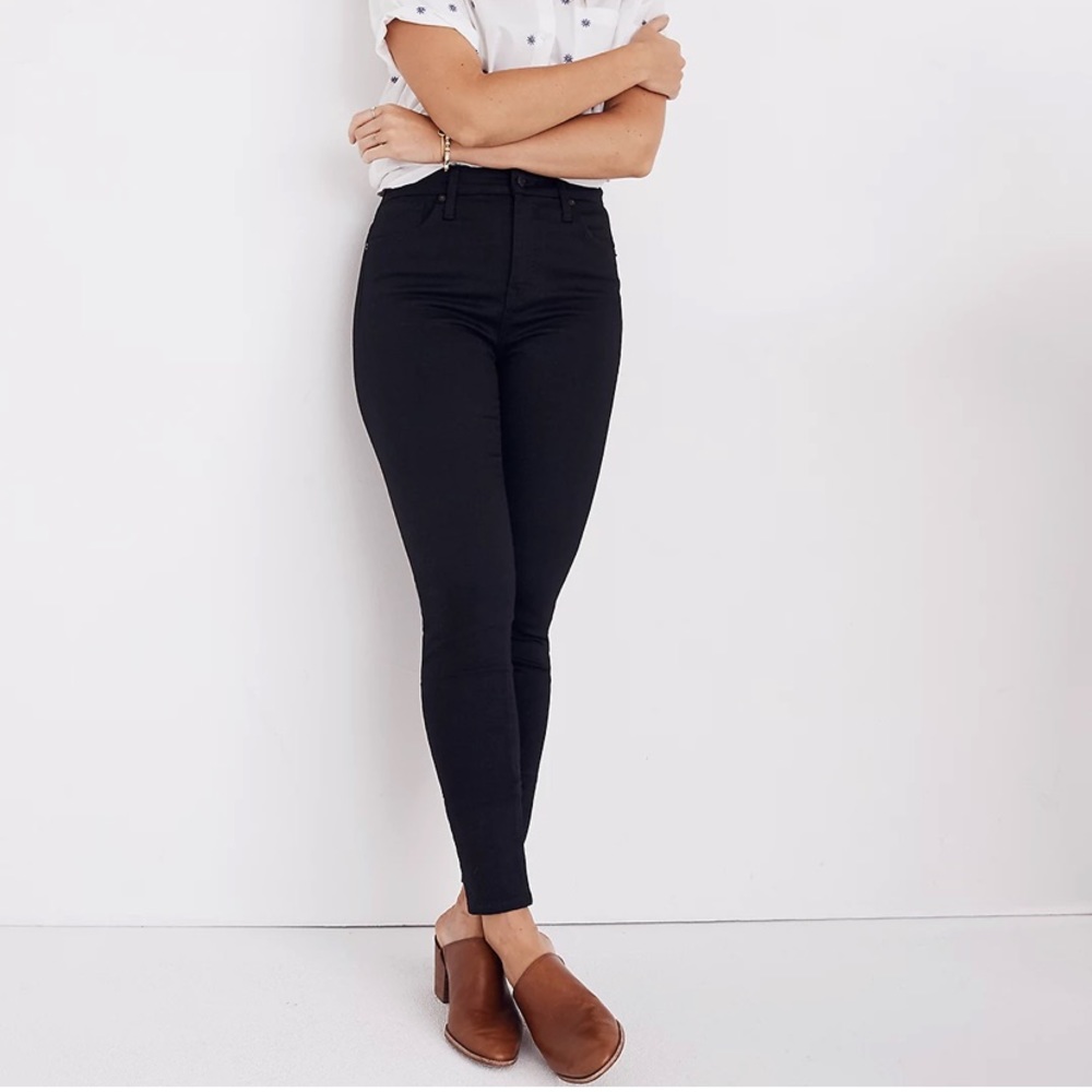 Curvy High-Rise Skinny Jeans in Carbondale Wash